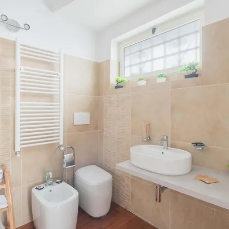 게스트하우스 Adelante San Giovanni 4*