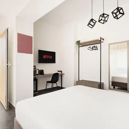 Adelante San Giovanni 게스트하우스 4*