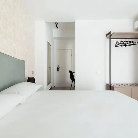 Adelante San Giovanni 게스트하우스 로마